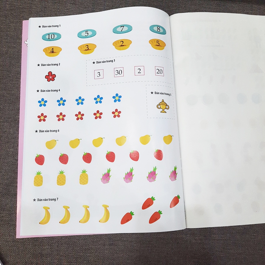 Sách Dạo Chơi Cùng Toán Học - Trò Chơi Dán Giấy  - Minh Long