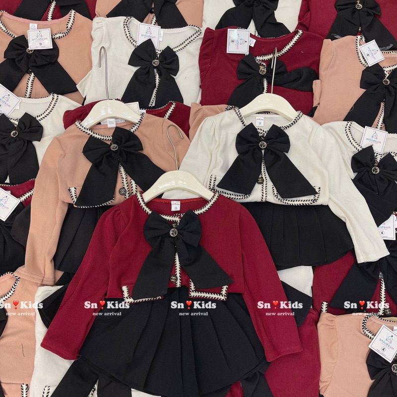 Set váy tăm nơ đen bé gái