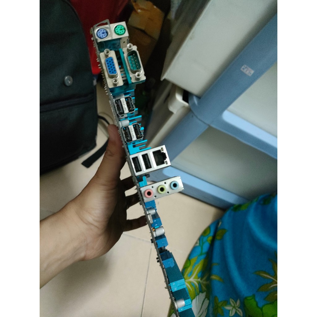 Combo AMD A55 + A8 6500 có Fan mất miếng chắn main.