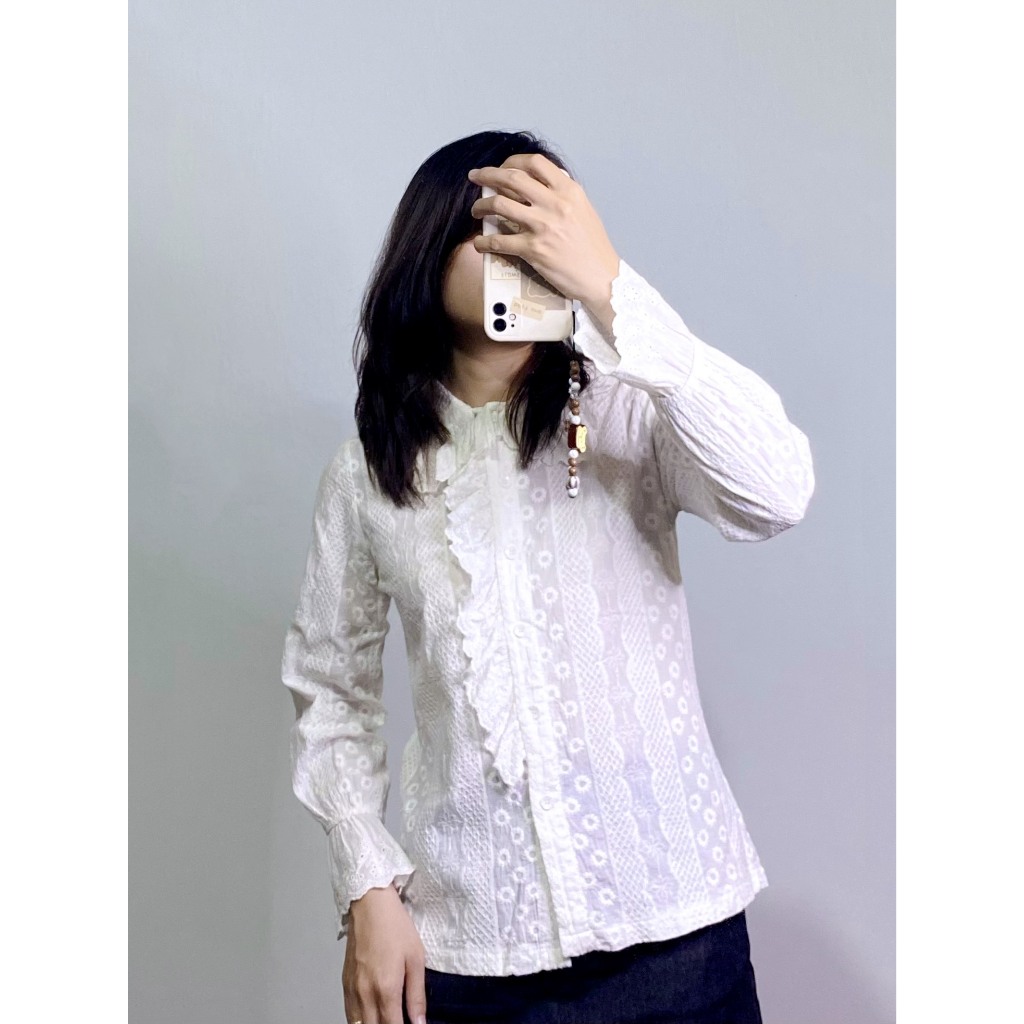 Áo sơ mi trắng cổ sen bèo tay dài secondhand