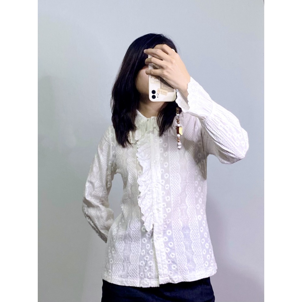 Áo sơ mi trắng cổ sen bèo tay dài secondhand
