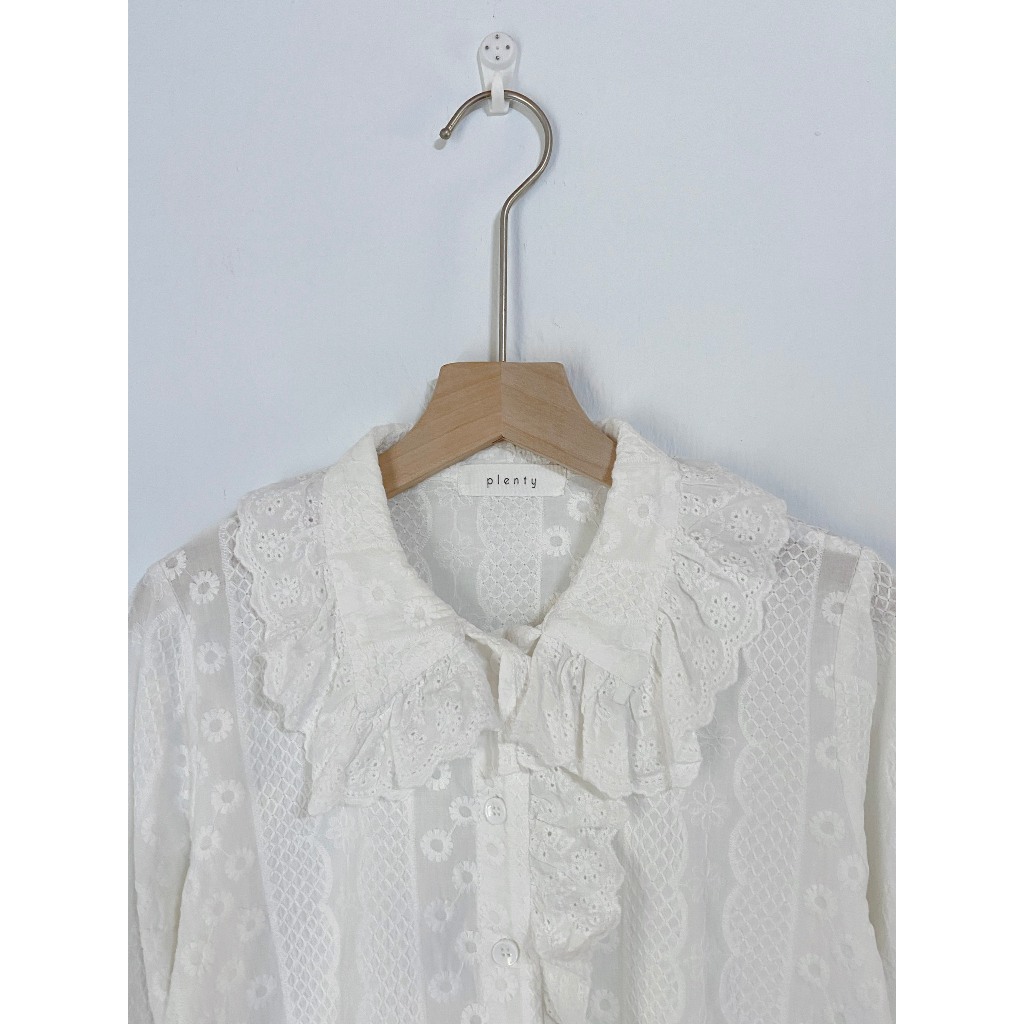 Áo sơ mi trắng cổ sen bèo tay dài secondhand