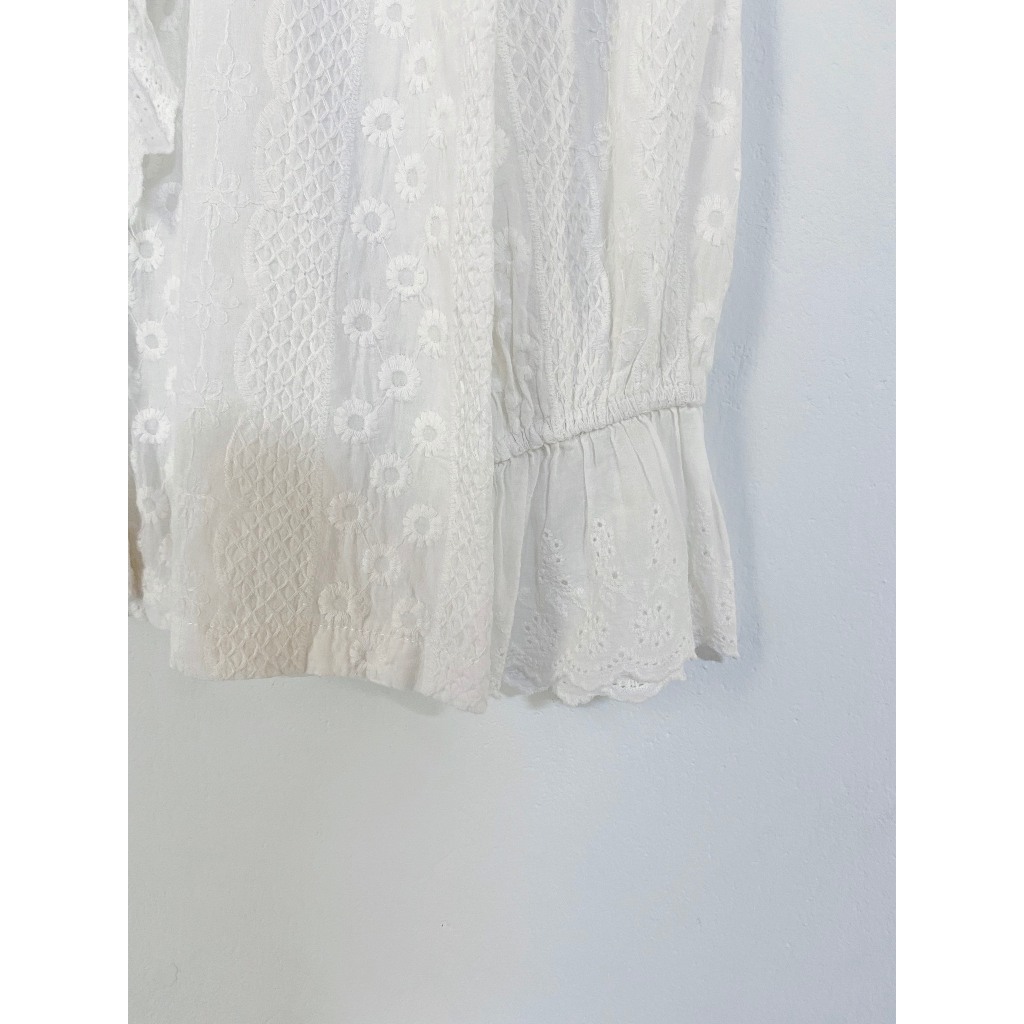 Áo sơ mi trắng cổ sen bèo tay dài secondhand