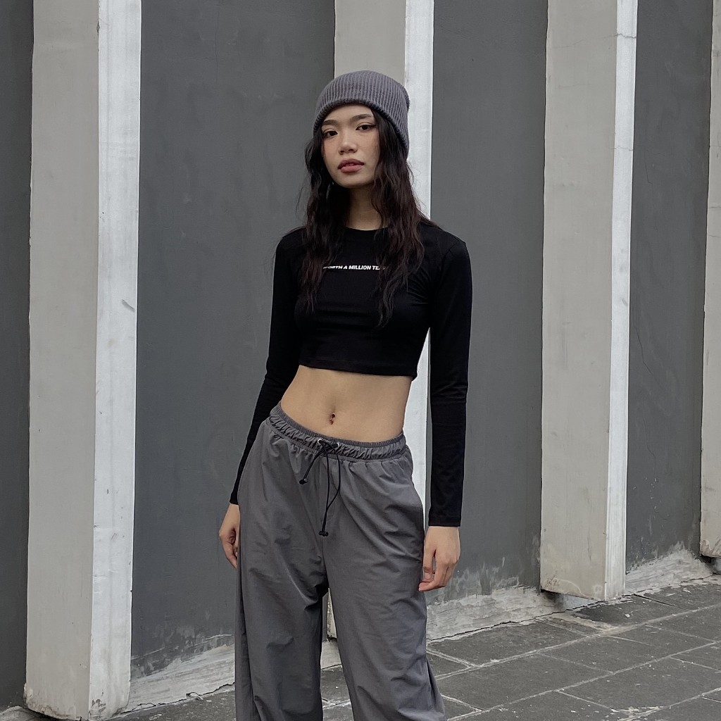 Áo croptop nữ dài tay WEARIT chất liệu cotton co dãn 4 chiều, kiểu dáng form fit worth a million tears