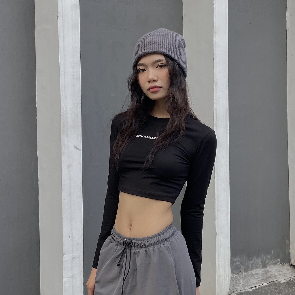 Áo croptop nữ dài tay WEARIT chất liệu cotton co dãn 4 chiều, kiểu dáng form fit worth a million tears