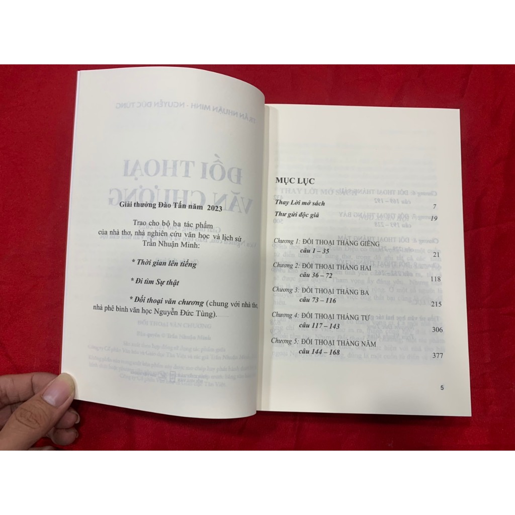 Sách - Đối thoại văn chương - Tân Việt