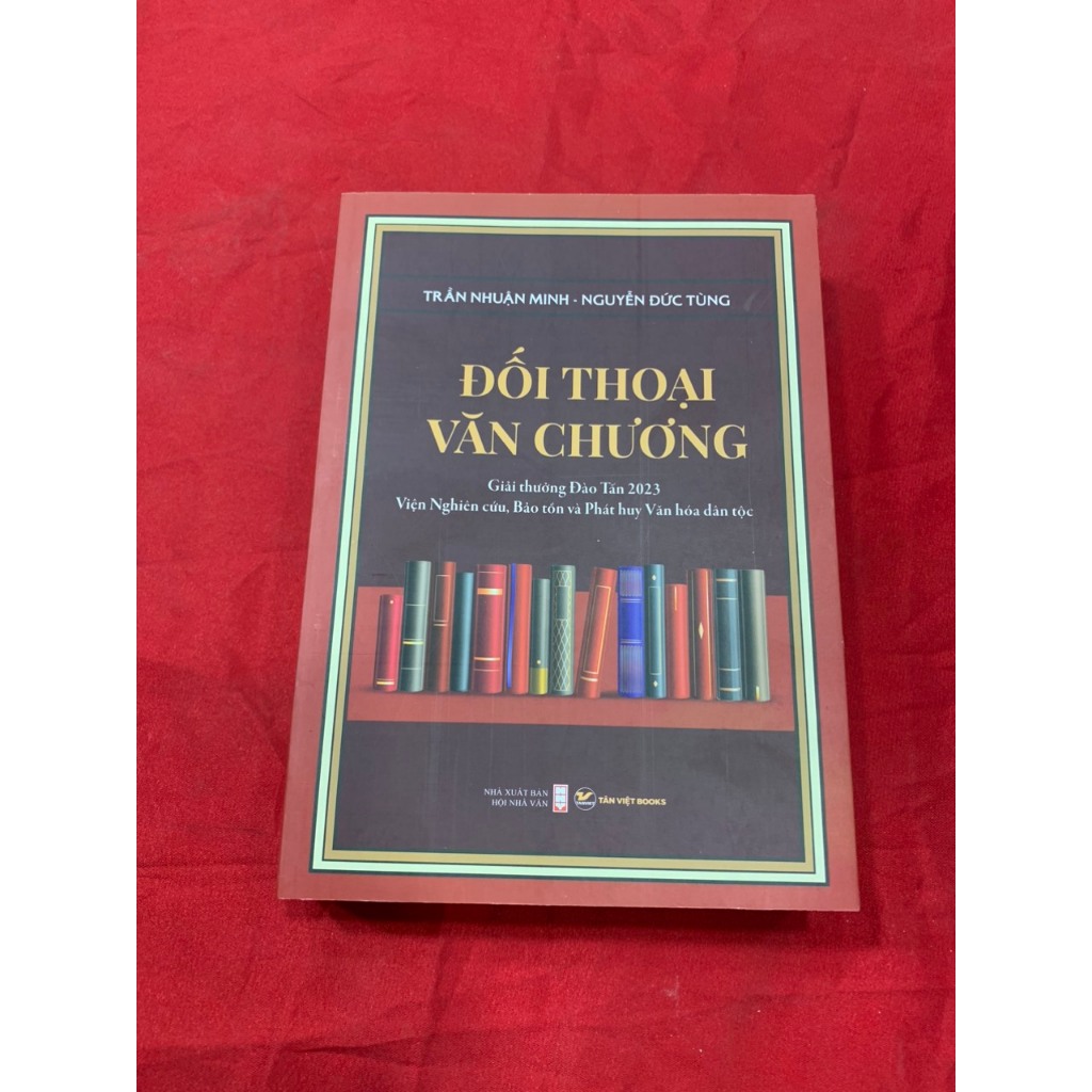 Sách - Đối thoại văn chương - Tân Việt