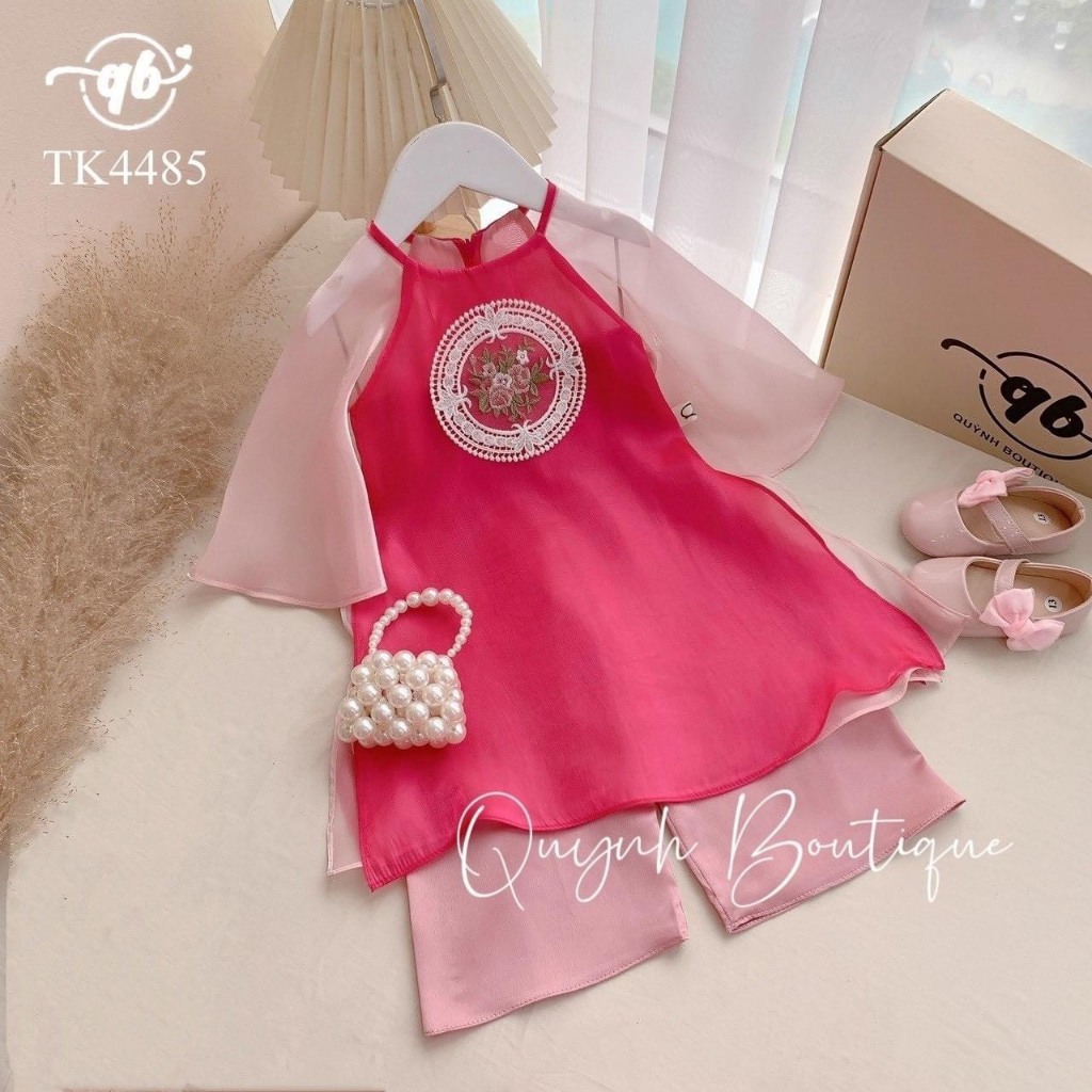 Tấm tròn thêu hoa kèm dây xinh xắn trang trí áo dài