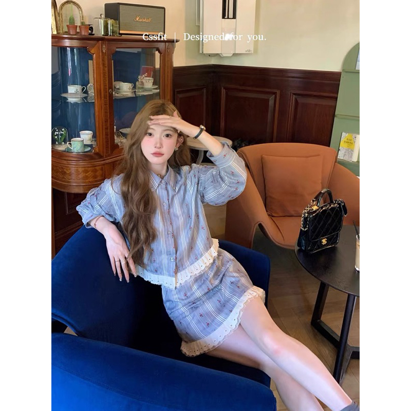 Set áo sơ mi kẻ sọc thêu hoa phối chân váy ren thời trang hàn quốc