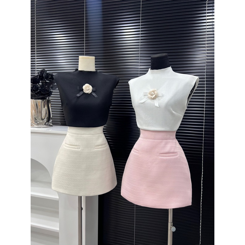 Set áo cài hoa kèm chán váy tweed