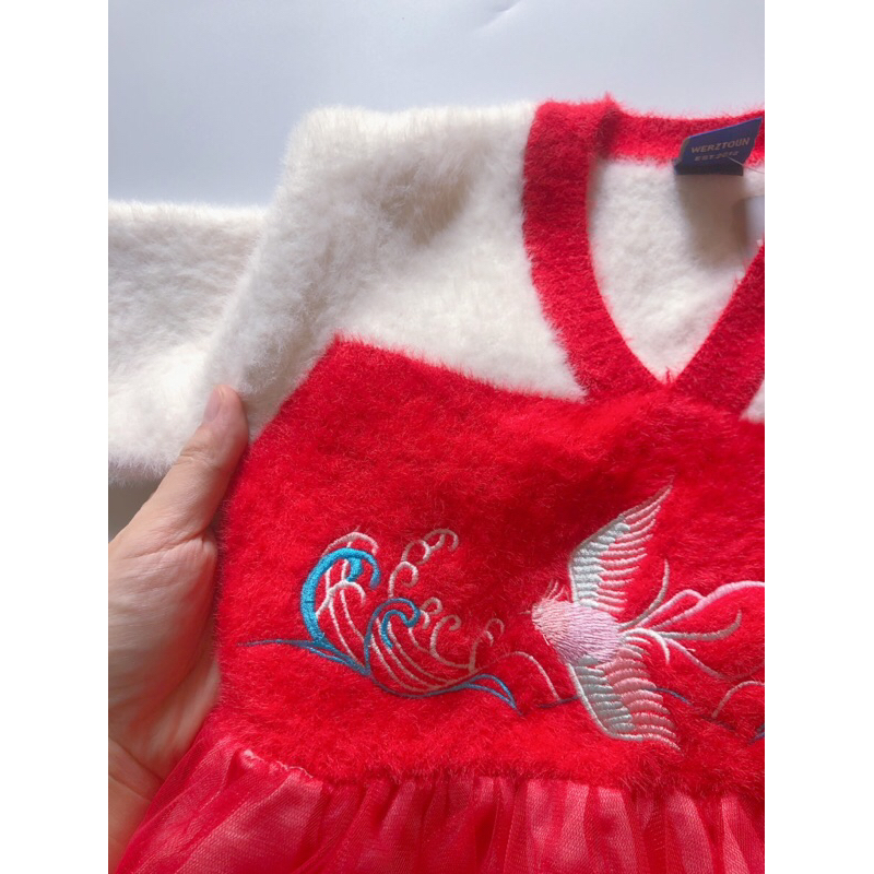 Váy len hoạ tiết thêu cho bé gái