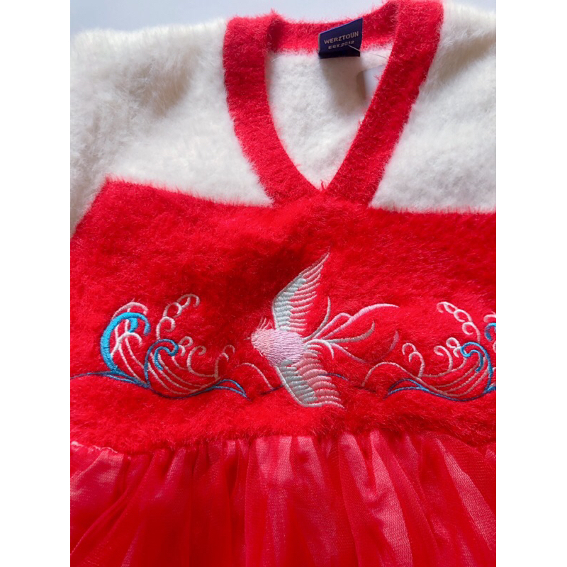 Váy len hoạ tiết thêu cho bé gái