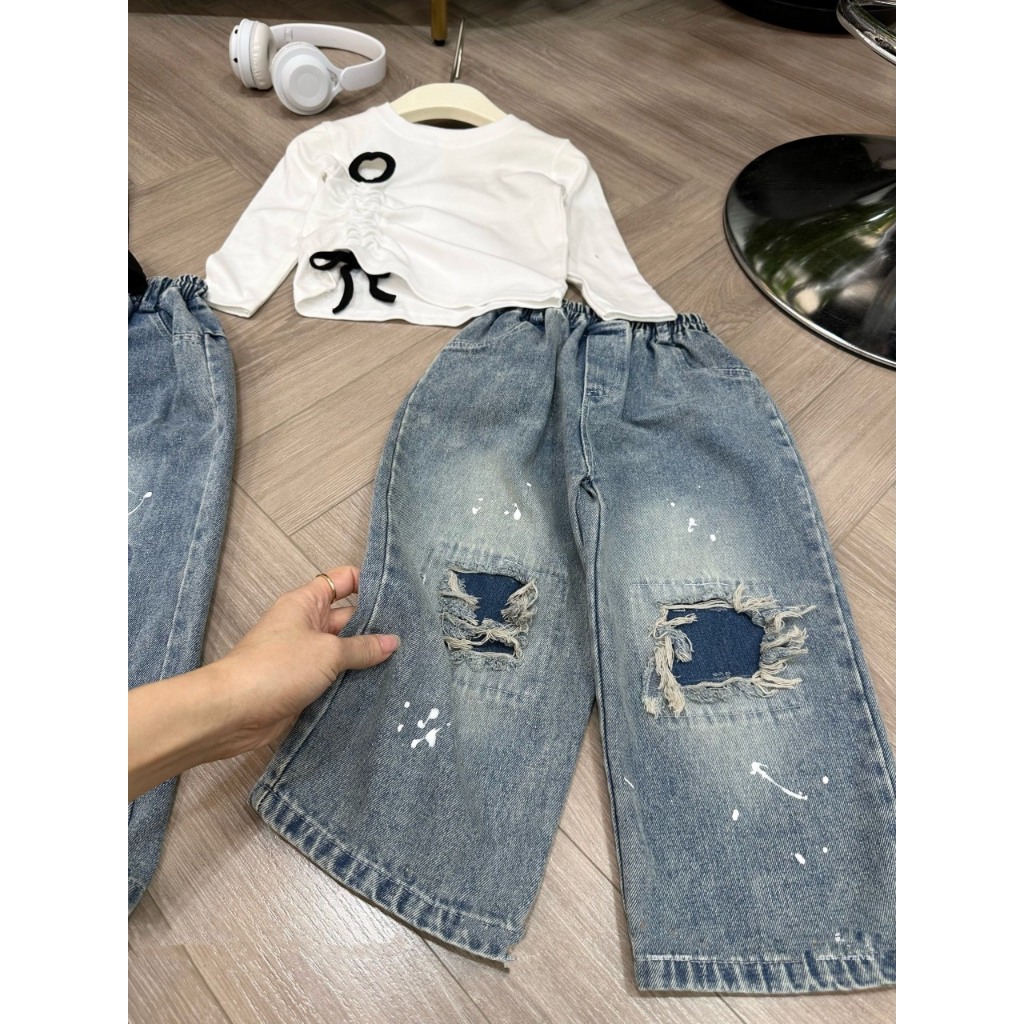 Bộ thu đông bé gái , sét bộ quần bò suông rách đắp gối kèm áo cotton nhún eo sành điệu cho bé gái 10-30kg