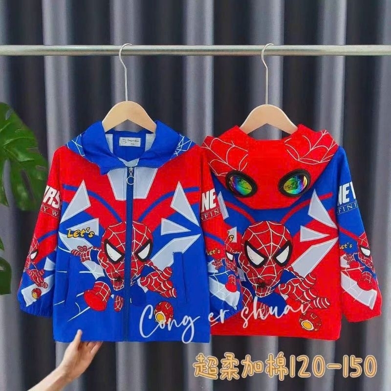 Áo khoác gió siêu nhân, kính thật