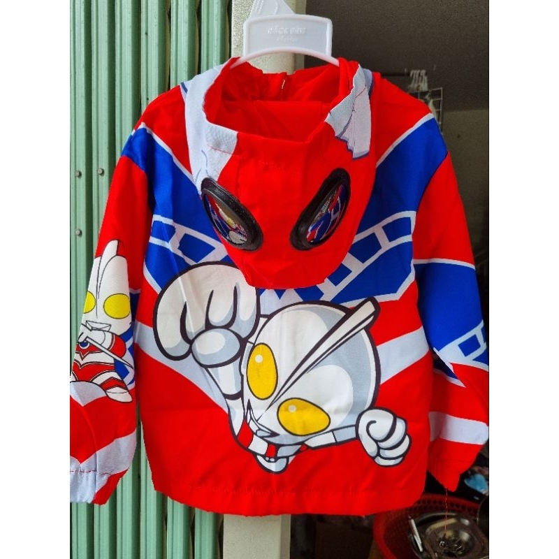 Áo khoác gió siêu nhân, kính thật