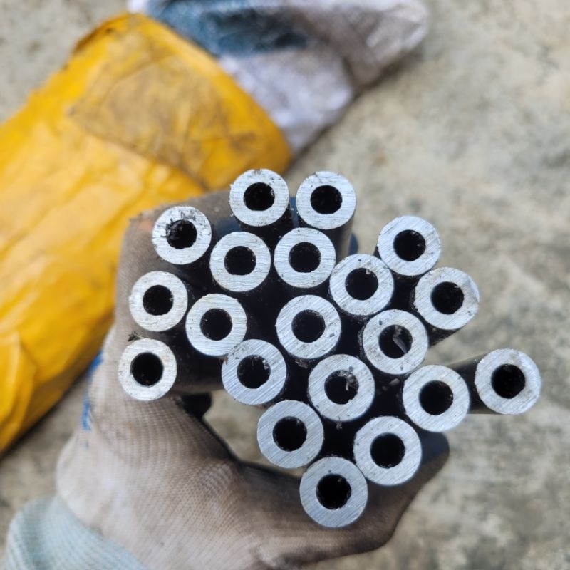 Ống thép đúc liền mạch f12 lỗ 6.4mm dài 70cm