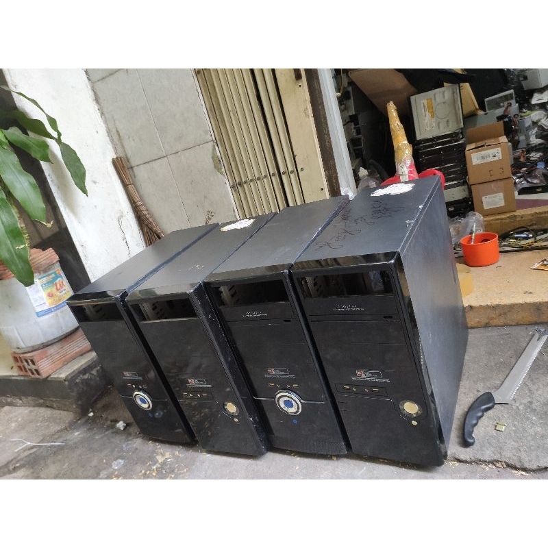 Vỏ thùng máy PC cũ rã văn phòng