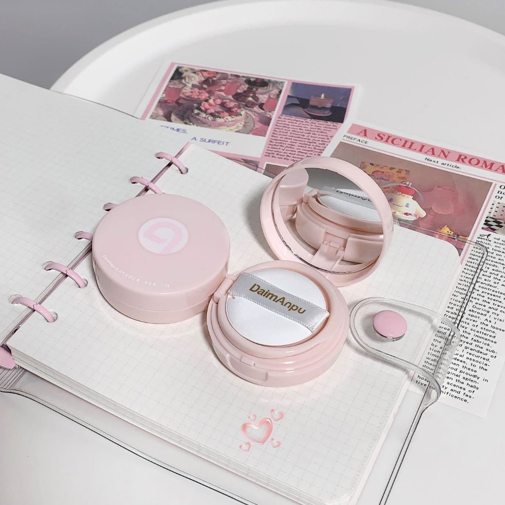 Phấn má hồng kèm bông mút trang điểm Daimanpu D166