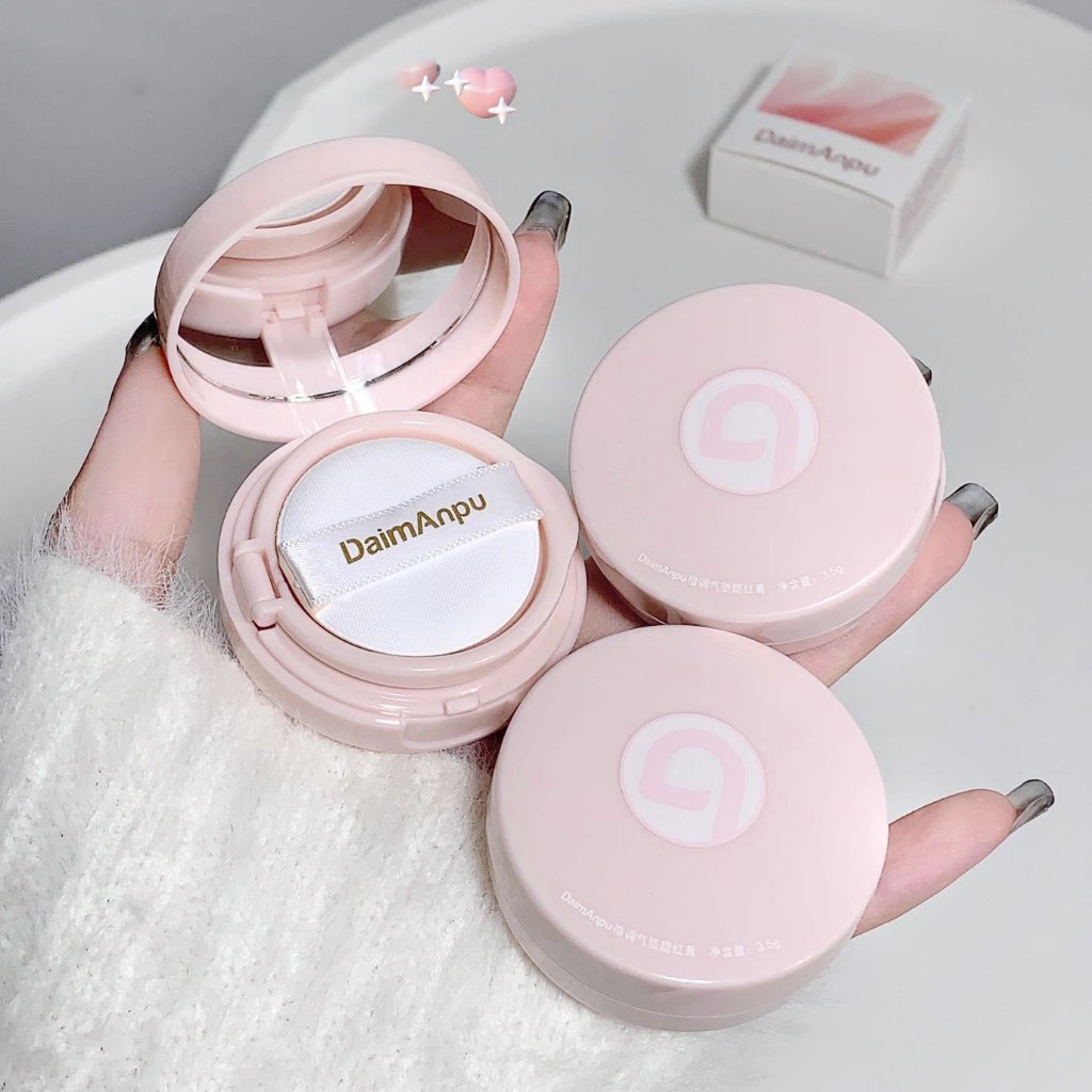 Phấn má hồng kèm bông mút trang điểm Daimanpu D166