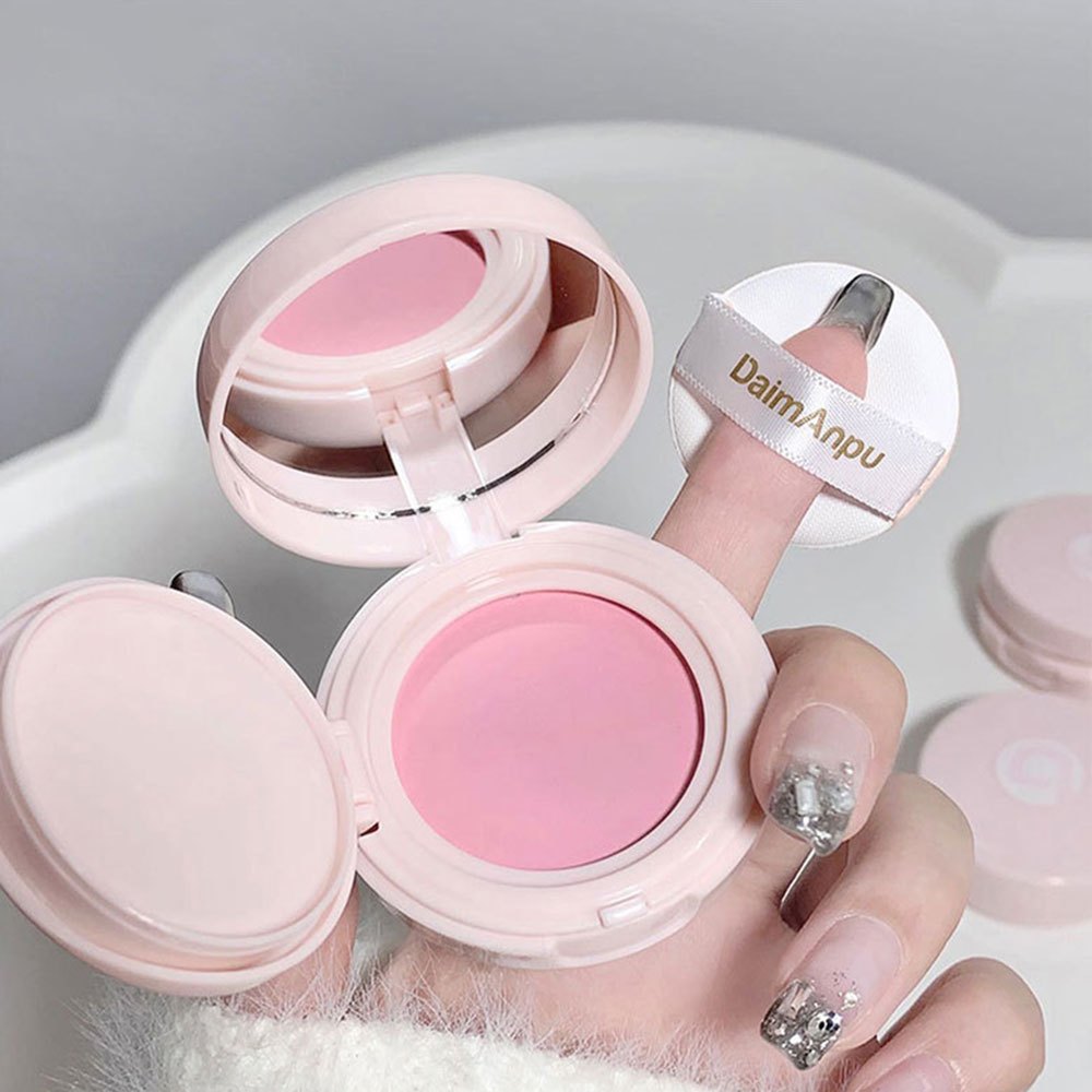 Phấn má hồng kèm bông mút trang điểm Daimanpu D166