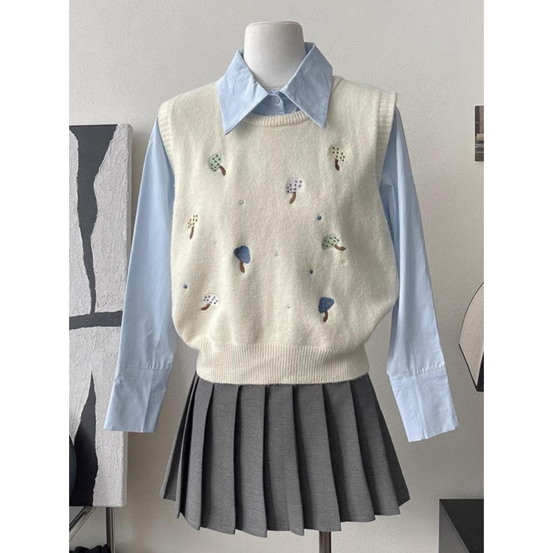 Áo gile len thêu hình nấm Qc