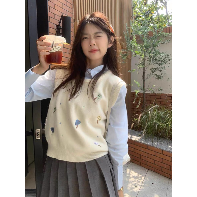 Áo gile len thêu hình nấm Qc