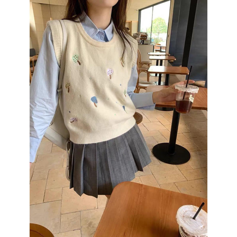 Áo gile len thêu hình nấm Qc