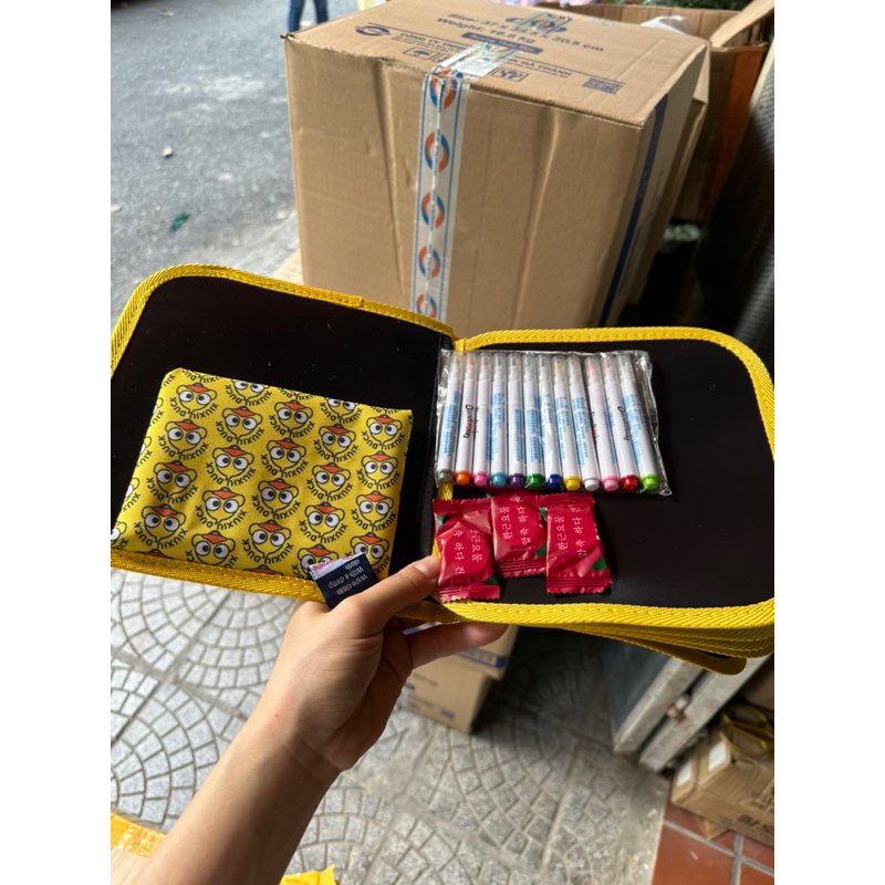 Bộ Tập Vẽ Tô Màu XOÁ ĐƯỢC 14 Trang Graffiti Phát Sáng Kèm 12 Màu Có Thể Xóa Được Cho Bé Thỏa Sức Sáng Tạo