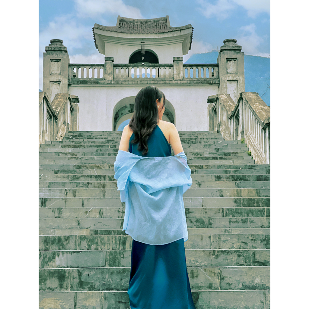 Sumire Store Áo khoác tơ Vân Thanh - Xanh trời nhạt ẩn hoa