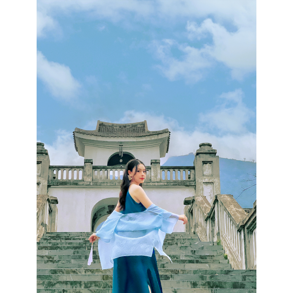 Sumire Store Áo khoác tơ Vân Thanh - Xanh trời nhạt ẩn hoa