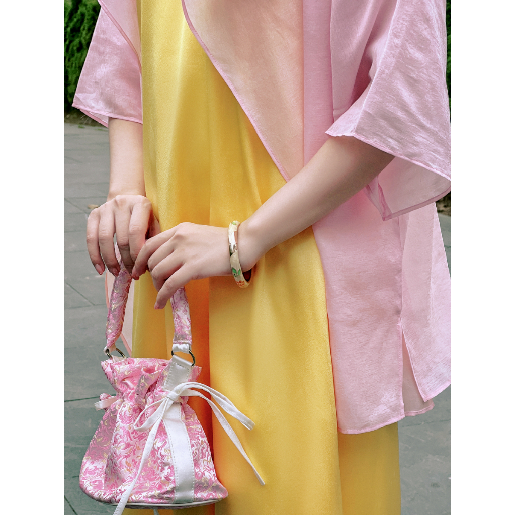 Sumire Store Áo khoác tơ Vân Thanh - Hồng nhạt ẩn hoa