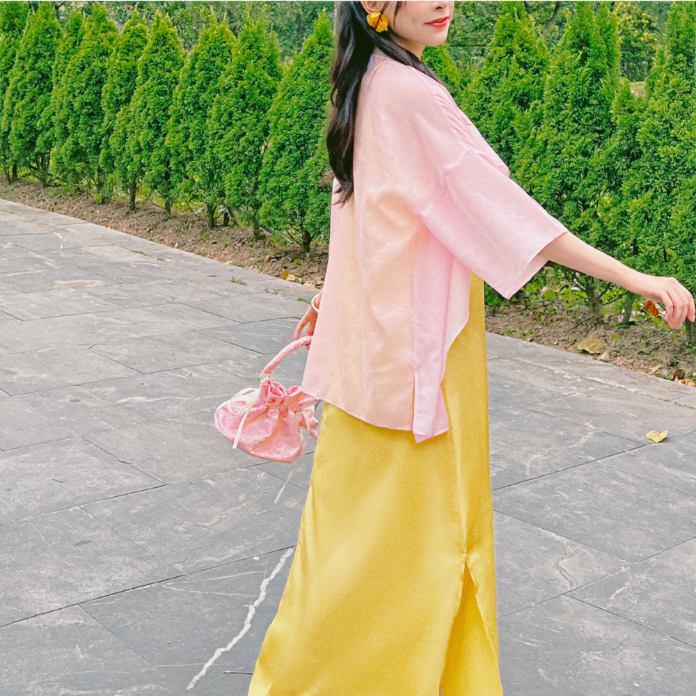 Sumire Store Áo khoác tơ Vân Thanh - Hồng nhạt ẩn hoa