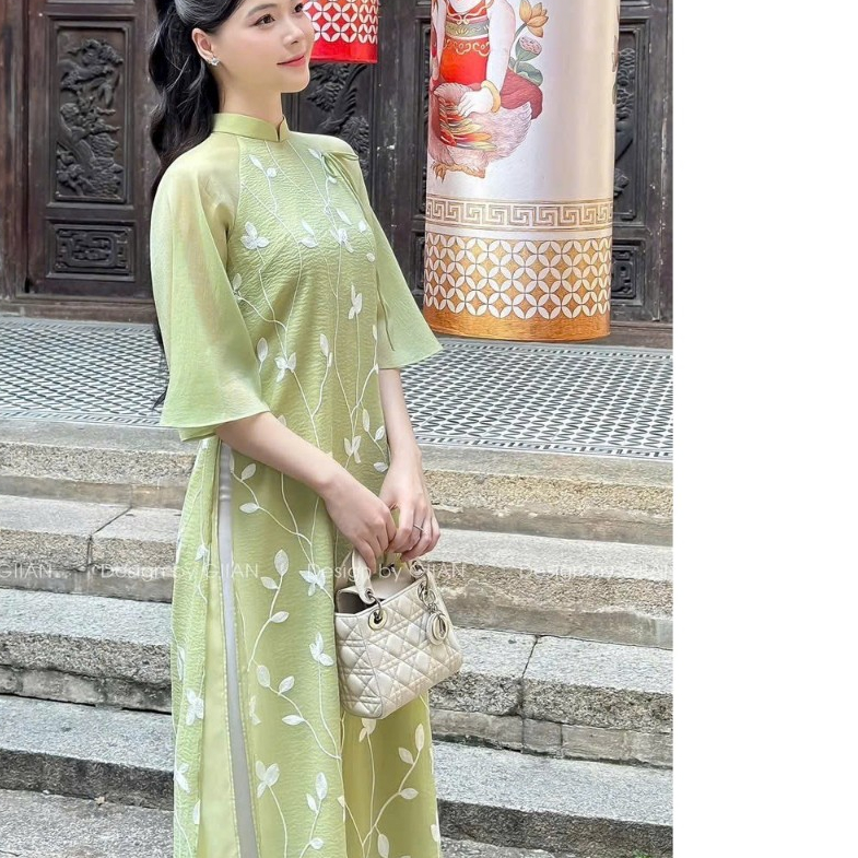 Áo dài cách tân nữ xuông 4 tà Nhã Trúc may sẵn áo dài lụa tơ thêu hình hoa giá xưởng
