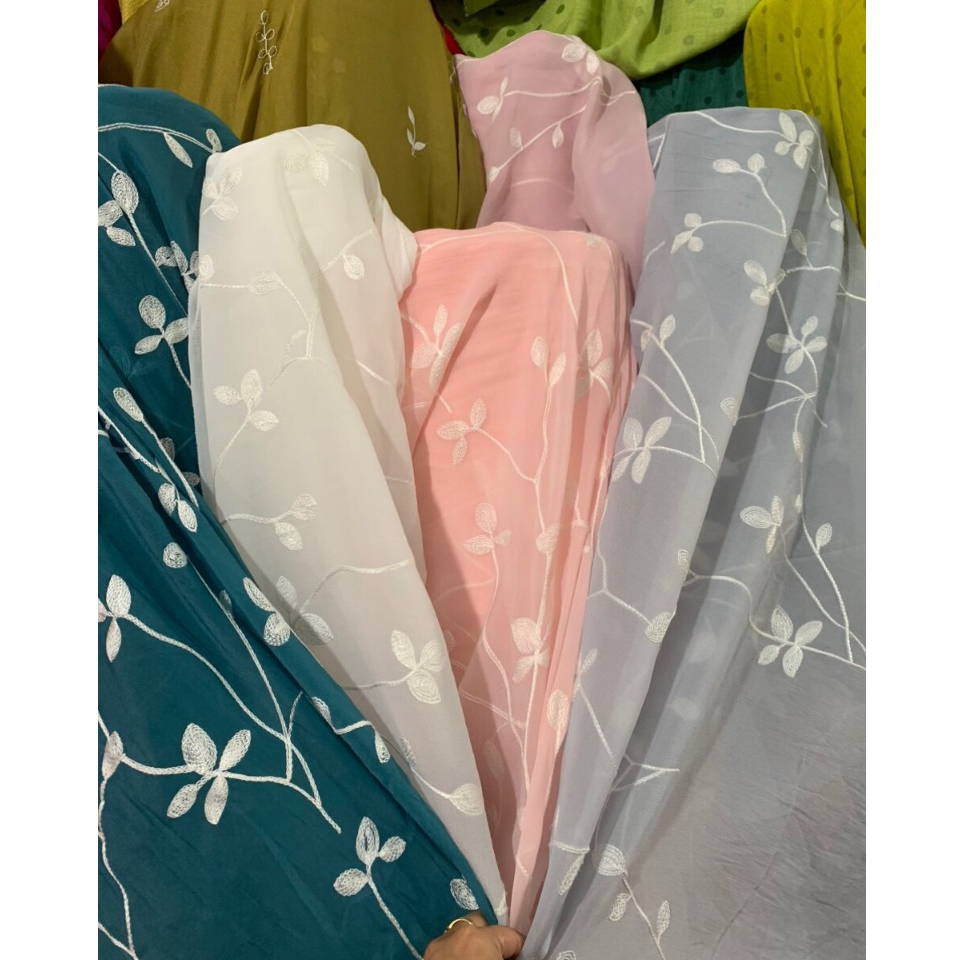 Áo dài cách tân nữ xuông 4 tà Nhã Trúc may sẵn áo dài lụa tơ thêu hình hoa giá xưởng