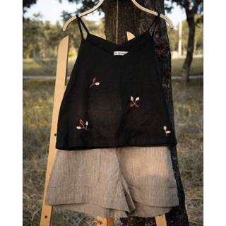 Áo 2 dây Linen tưng có dây điều chỉnh thêu chiếc lá rơi- Nhà Của Moon