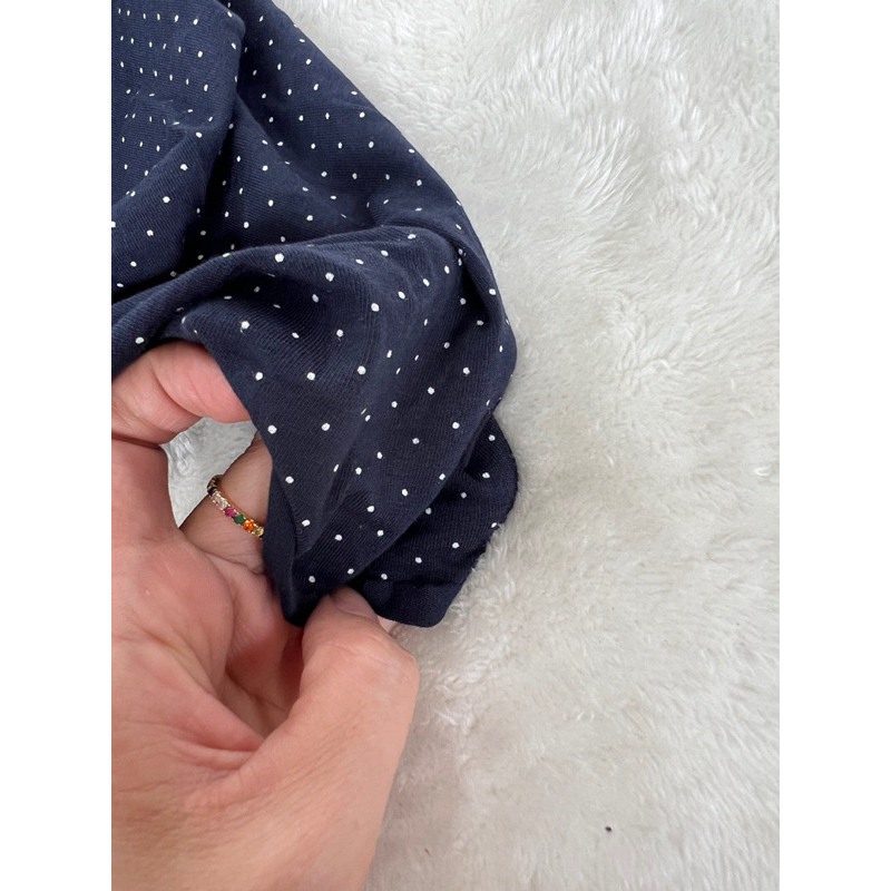 Vải thun cotton 4c chấm bi nhí trắng nền xanh đen