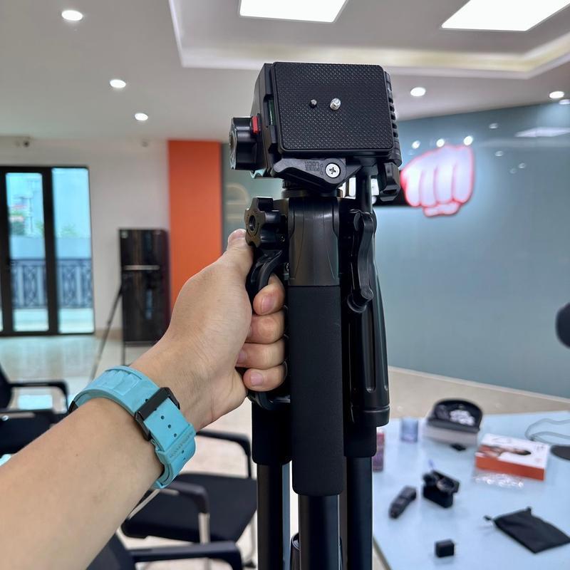 Chân quay giữ điện thoại, máy quay dùng để quay video, livestream
