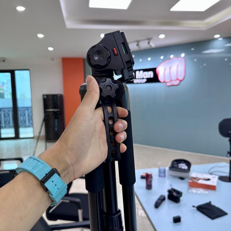 Chân quay giữ điện thoại, máy quay dùng để quay video, livestream