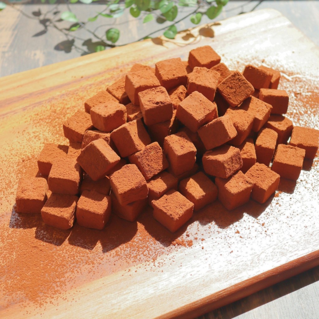 Socola tươi Takaoka nhân trà xanh, nhân truyền thống mềm mịn, tan chảy