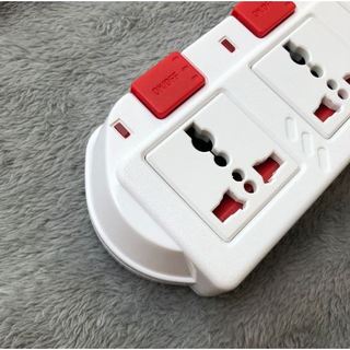 Ổ cắm Điện Quang 4 lỗ 3 chấu