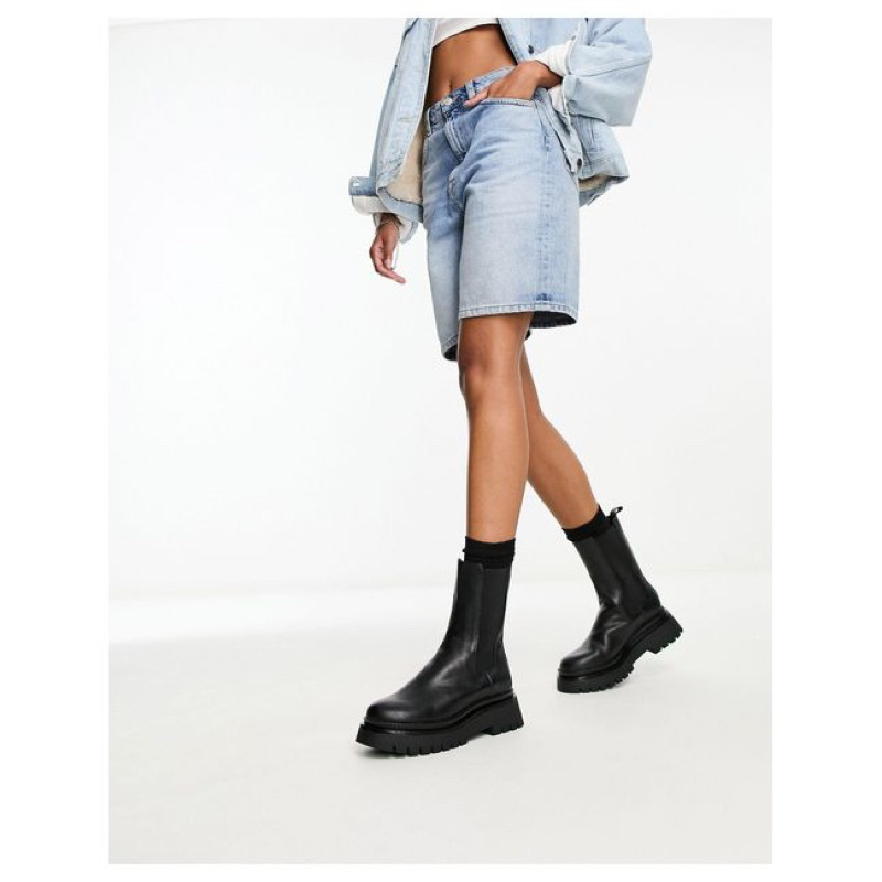 Boots S.t.r.a.d.i.v.a.r.i.u.s