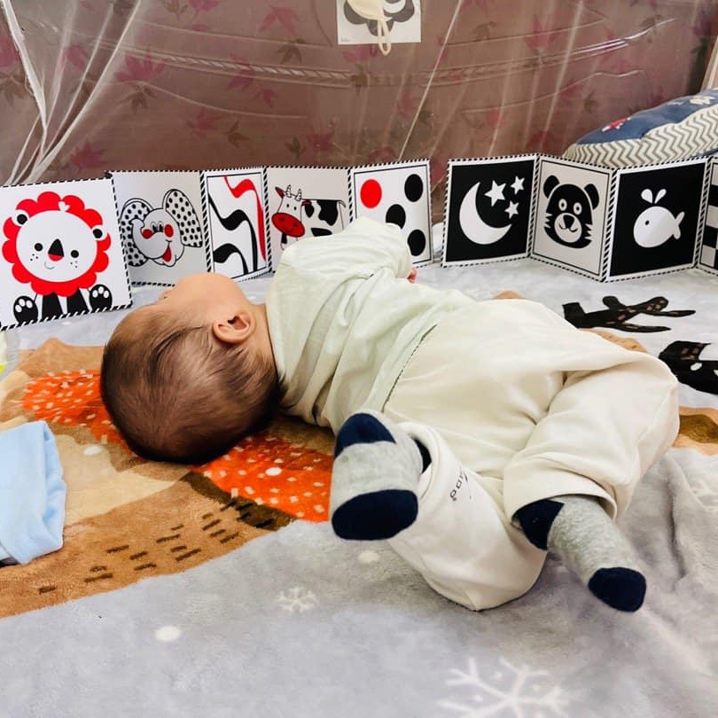 Tranh đen trắng kích thích thị giác cho bé thẻ ziczac tiêu chuẩn montessori thẻ gấp 8 mặt phát triển đa giác quan