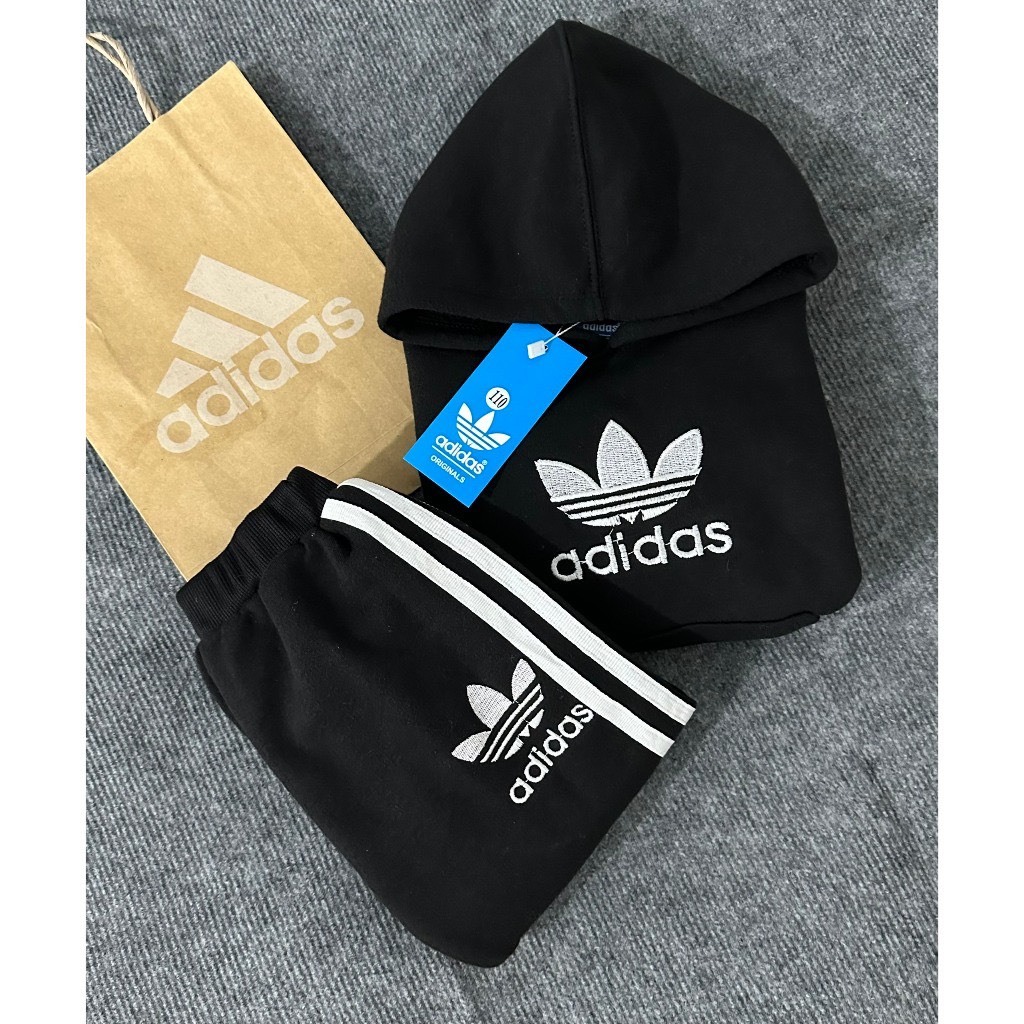 Bộ nỉ đen có mũ logo cho bé trai