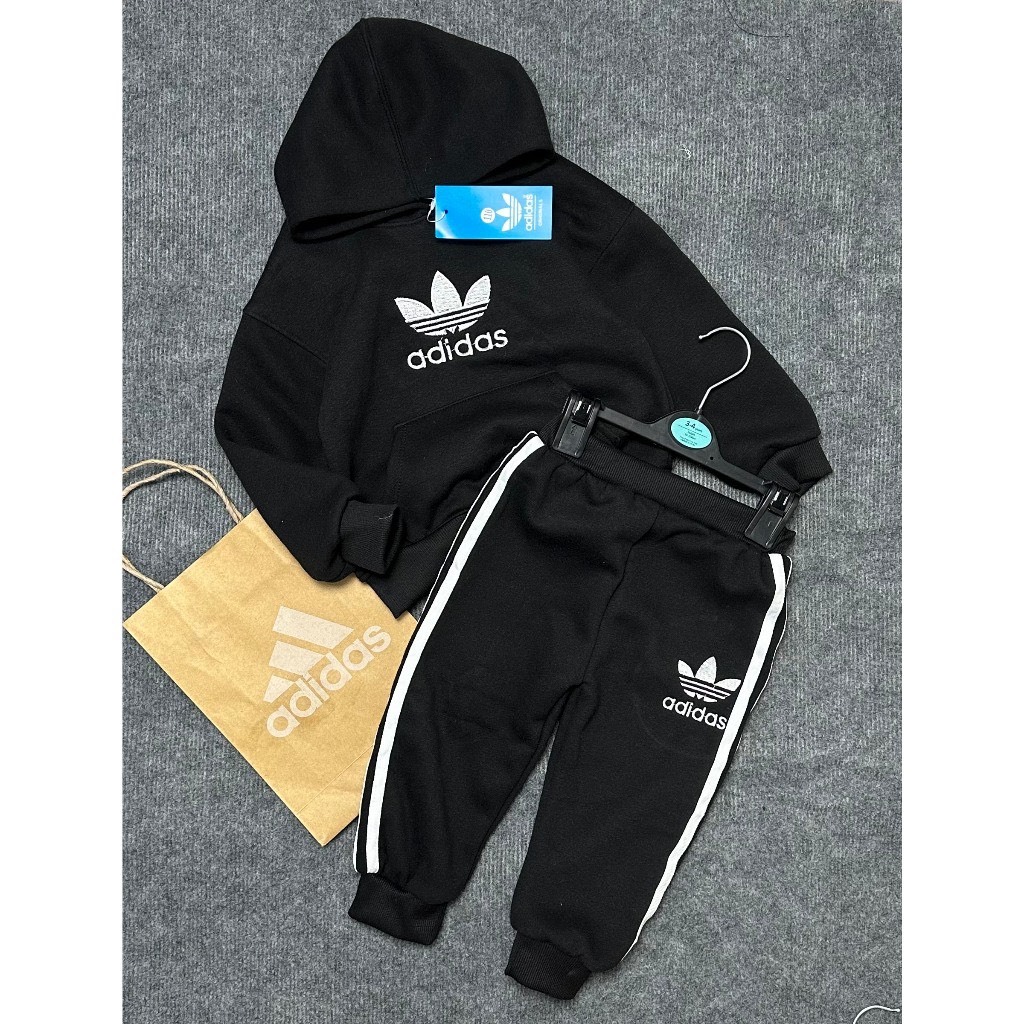 Bộ nỉ đen có mũ logo cho bé trai