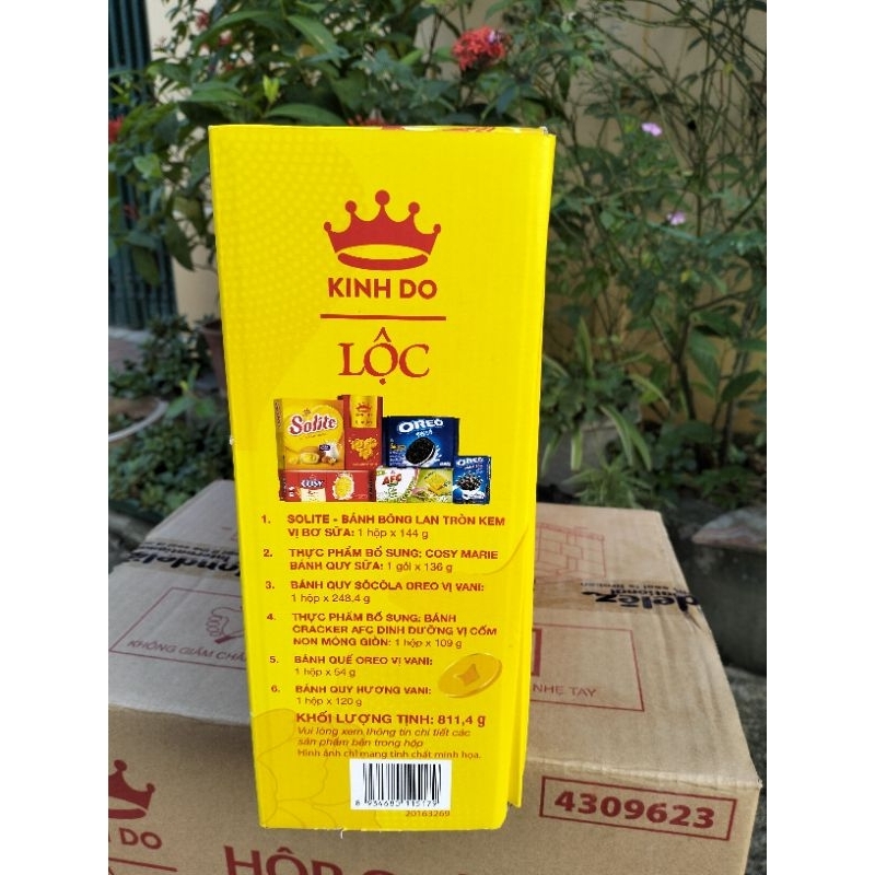 Bộ quà Tết Kinh Đô Lộc Vàng hộp 811.4g - kèm túi