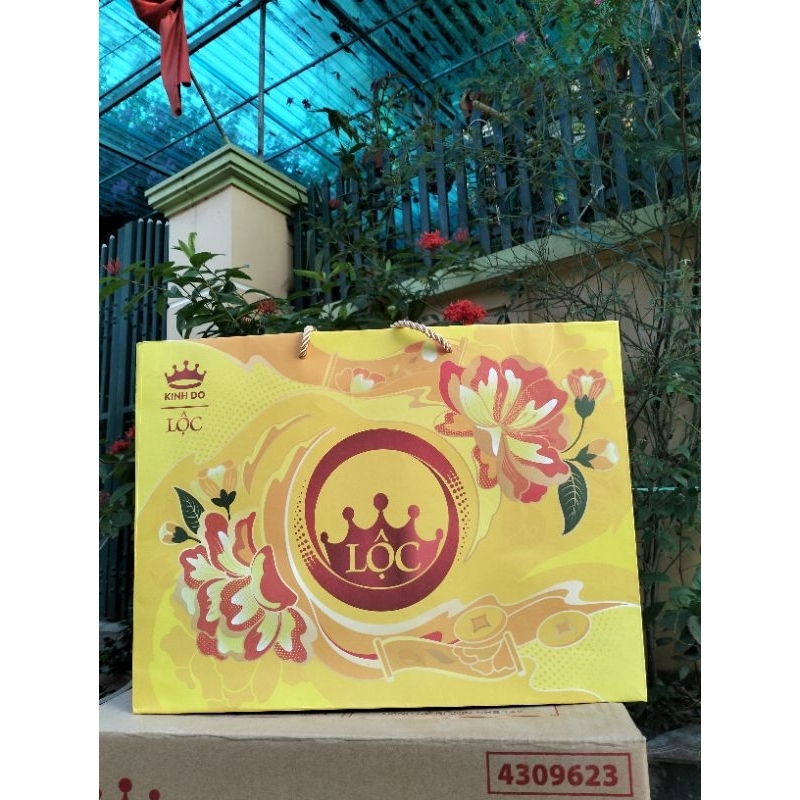 Bộ quà Tết Kinh Đô Lộc Vàng hộp 811.4g - kèm túi