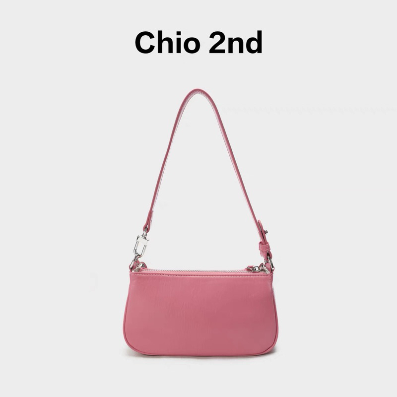 Túi 𝐂𝐡𝐢𝐨'𝟐𝐧𝐝 đính charm màu hồng