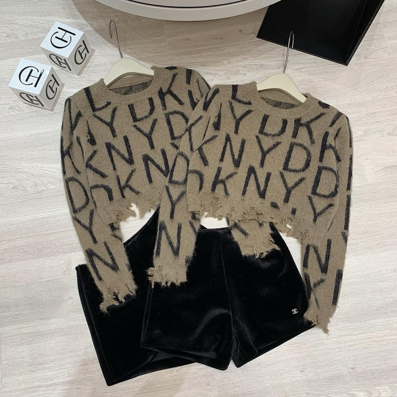 Áo Len Hoạ Tiết Chữ Rách Tua Viền Dài Tay Dáng Croptop