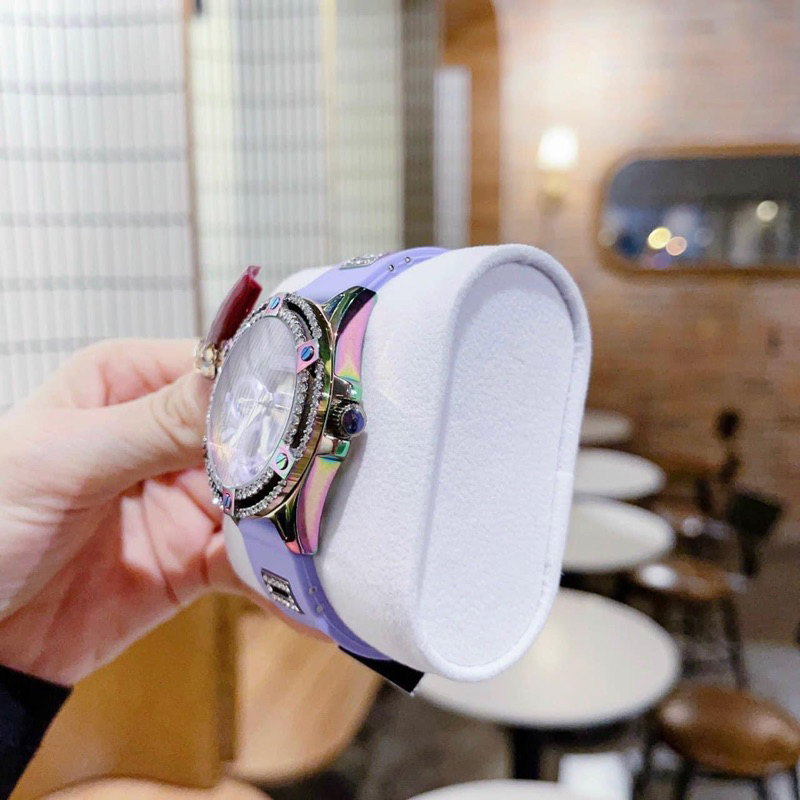 Đồng hồ nữ Guess W0536L4 mặt tròn đính đá dây silicon màu tím