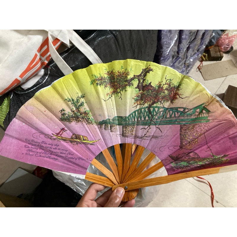 Quạt giấy in hình quê hương Việt Nam và những lời phật dạy